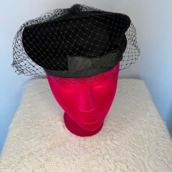 Vintage Elegant Black Veiled Hat Union Made in the USA - Picture 2 of 12